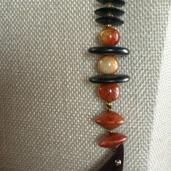 Vintage Apple Coral Crescent Statement Necklace – 24” - Picture 3 of 4